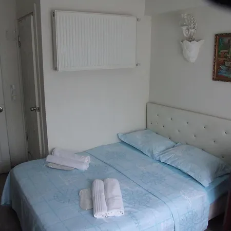 Hotel Artemis Old