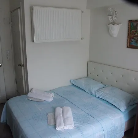 Hotel Artemis Old